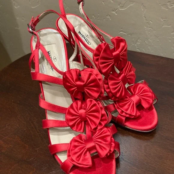 Valentino Garavani Red Satin Strappy Bow Heels, MISMATE, Right 7.5, Left  6.5 - Picture 4 of 13